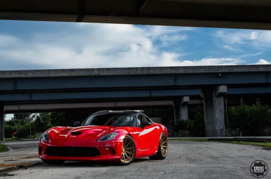  SRT Viper on ADV.1 Wheels 2014 года  (фото 1 из 5)